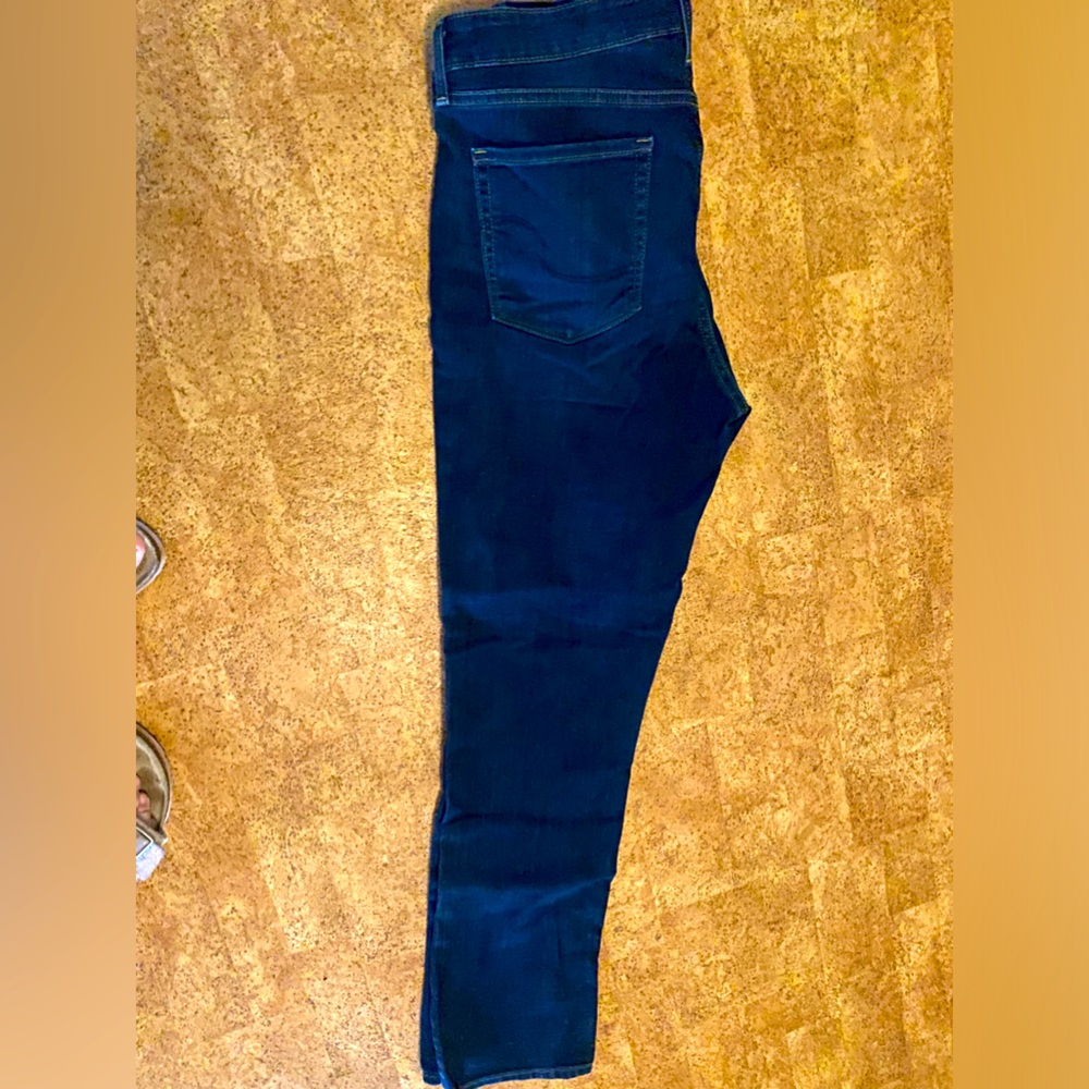 Women’s mid rise slim Levi’s jeans 14L dark